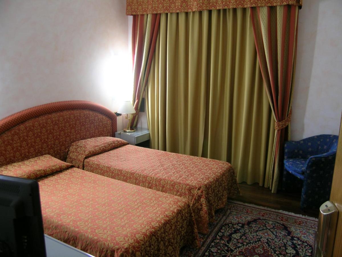 Hotel Da Vito Campagna Lupia Exterior foto